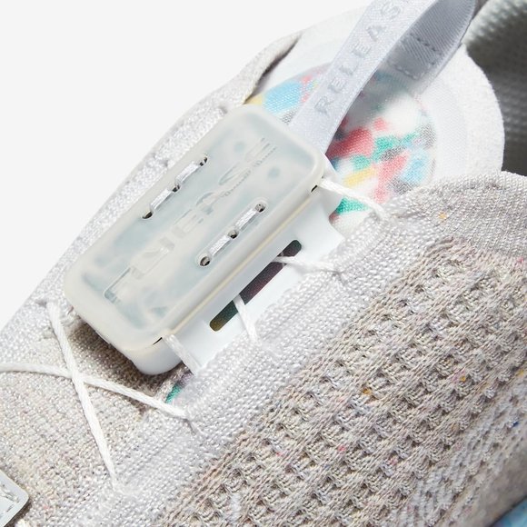 WMNS NIKE AIR VAPORMAX 2020 FK FLYKNIT SUMMIT 7.5 - Picture 5 of 9